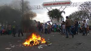 Pabrik maspion pucuk lamongan / kapolsek pucuk polres lamongan akp siswoyo sh pimpin apel siaga. Warga Manyar Tuntut Pt Cargill Tutup