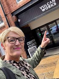 Ever sat there wondering why LinkedIn seems to love one post and completely  ignore the next? 🤔 And don't get me started