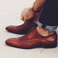 Visit Www Thelafashion Com For More Fashion Insights And Tips Dress Shoes Men Woven Shoes Boots Men
