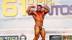 Treino de biceps com o monstro i 70 kgs na rosca direta lelis aguentou. Marcos Dumont 61o Mr Santos 2015 Youtube
