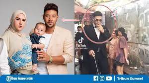 Setelah helmy yahya dan kriss hatta, sosok mister money yang kini diperankan ammar zoni akankah kembali meraih kesuksesan dan disukai masyarakat? Lama Tak Muncul Main Sinetron Heboh Video Ammar Zoni Muncul Gantikan Kriss Hatta Di Uang Kaget Tribun Sumsel