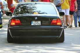 Świetnie wyglądają te płyty samochód w garażu na każdej ścianie. Bmw 7 Klub Polska