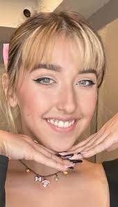 Maureen Horne's Instagram, Twitter & Facebook