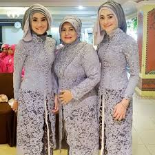 Karena itu, tidak heran jika hingga kini masih banyak peminat model kebaya brokat. 10 Inspirasi Kebaya Plus Size Soal Penampilan Badan Sintal Tak Jadi Soal