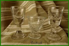 Lot De 3 Verres A Pieds Vintage Modele Assortis Table De Fete Etsy Vintage Glassware Glass