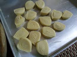 Air letak sedikit demi sedikit. Cara Buat Karipap Pusing Rangup Step By Step Sedap Pasti Menjadi Daily Makan