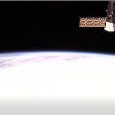L'ellipse possède un demi grand axe noté a et un demi petit axe noté b. Observez La Terre Vue De L Espace En Direct Et En Hd Lense