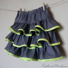 Mini jupe confectionnée dans un tissu en mélange de lin. Jupe A Volants Papillon Et Mandarine