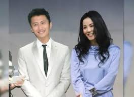 2006年9月29日，謝霆鋒在香港國際機場向傳媒公开表示已與張柏芝在菲律賓秘密結婚，但双方父母均不知情。 2007年，剖腹分娩，誕下6磅8安士兒子。 2008年，張柏芝與 陳冠希 的 不雅照事件門 ，可谓使二人的事业形象遭受了毁灭性的打擊。 è¬éœ†é‹'å¼µæŸèŠè¦å¾©å©š å‡çš„å§ ä¸­åœ‹ç†±é»ž