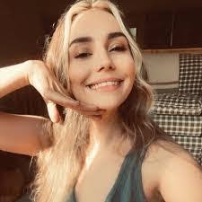 Bianca Sampson's Instagram, Twitter & Facebook