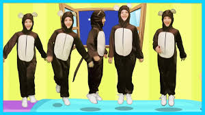 5 Kucuk Maymun Yatakta Ziplamis Bebekler Ve Cocuklar Icin Eglenceli Sarkilar Youtube