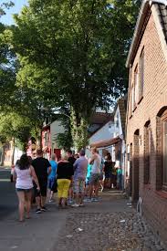 Hier Lohnt Es Sich Anzustellen Raddens Softeis In Der Sudstr Burg Auf Femarn Inselleben Fehmarn Urlaub