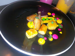 Ailerons De Poulet Et Pomme De Terre Rotie Dressage En Couleur Petit Pois Pure De Betterave Pure De Carottes Food Gastro Breakfast