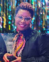 Leslie Caruthers's Instagram, Twitter & Facebook