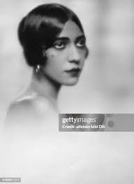 185 Frauenbildnis Stock Photos, High-Res Pictures, and Images