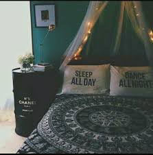 4 idee per decorare la camera room decoring tumblr inspired. Pin Di Lily Su Copriletto Idee Camera Da Letto Idee Camera Da Letto Tumblr Idee Camera Da Letto