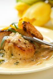 Scallops With Cilantro Ginger Lime Sauce I Will Use Coconut Oil Instead Of Butter Idee Recette Recettes Poissons Et Fruits De Mer Recette