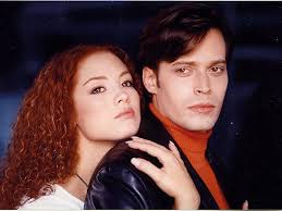 Hay amores que matan (TV Series 2000– )