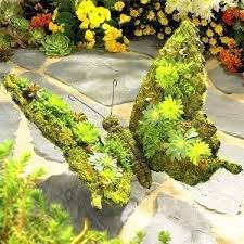 Schmetterling Mit Moosbewuchs Als Gartenskulptur Garden Whimsy Topiary Garden Plants