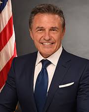 John Bardis to leave post at HHS