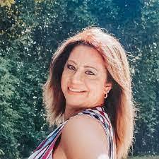 Carmen Bonelli's Instagram, Twitter & Facebook