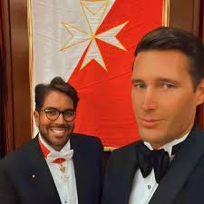 C'est pour moi un très grand honneur d'être un Chevalier de l'Ordre de  Malta, KNIGHTS OF MALTA, de pouvoir servir et perpétuer avec dignité et  respect tout le travail que mes frères