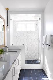jiminey cricket these are our kind of pickets this shower clad in picket tiles is a breathe of fres bad fliesen designs badezimmereinrichtung bodenfliesen bad