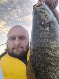 Got my pb Longnose the other night while smallmouth fishing 48 1/4 inch's  and 10 1/2 pounds. He came out behind a log and smoked it 4 times before  getting hooked