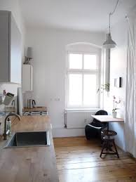 Schlichte Gemutliche Kuchen Einrichtung Mit Grossem Fenster Wohnung In Berlin Berlin Kitchen Kuche Wohnung Gemutliche Wohnung 2 Zimmer Wohnung