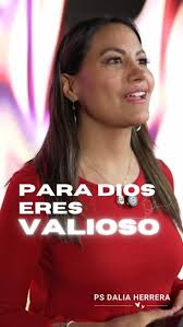 ¿Y si te animas a verte con los ojos qué Dios te ve? 👀, Para Dios eres  valioso, hoy te reto a leer Isaías 43:4 y descubrirás que Dios te ama y te  ve hermoso., ., ., ., #Palabra #reflexion #mensaje ...