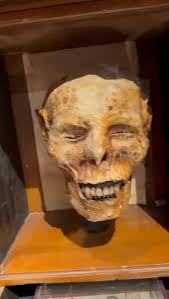 📚 Assistez à la rencontre entre Nine Gorman et Maxime Chattam dans le  cadre mythique du grand Rex et (re)découvrez la saga fantastique culte :  Autre-Monde ! Rejoignez-nous pour cette rencontre unique