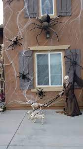 If You Re Searching For Innovative Gardening Ideas That Go Beyond The Halloween Window Decorations Exterior Halloween Decorations Halloween Outdoor Decorations