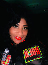 I STAY READY😀 @highlight Streeter's Total Beauty Salon  #streetertwinboxingpromotions #ssboxingmatchmakersllc #fashion  #fashionstylist #intheringwithranda #OntheCouchwithDrKay #sports #boxing  #Super Bowl #SuperBowl2025 Philipp Plein #philippplein