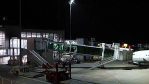 «se restablecen las operaciones de vuelos comerciales desde y hacia el aeropuerto internacional alfonso bonilla de palmira, que sirve a la ciudad de cali, informó la. Hombre Se Habria Suicidado Al Interior De Un Avion En Cali