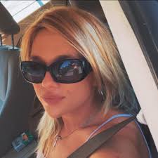 Profile for Dana Webb Holleman