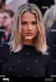 Molly Peters's Instagram, Twitter & Facebook