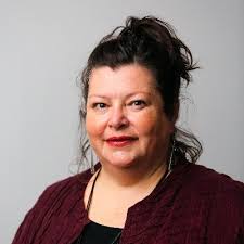 Emily Paradis's Instagram, Twitter & Facebook