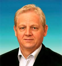 Még az aláírt szerződését sem tartotta be a miniszterelnök, úgyhogy kötöttek egy újat. Mayor Istvan Tarlos