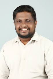 Hai friends,this post is related to one of the fraud celebrity photogrpher  in media industry-Sarith c varma . Sarith c varma one of the photographer  is cheating me among the celebrities with