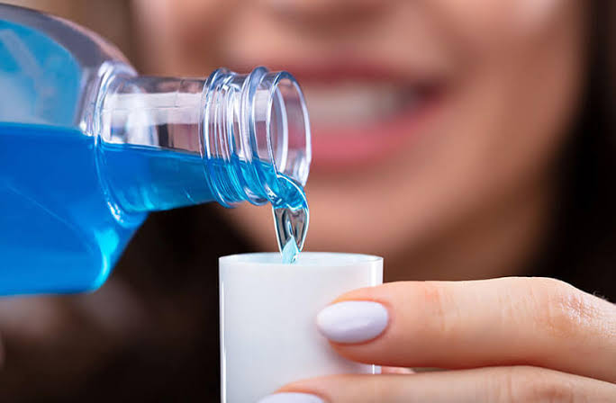 LẠM DỤNG NƯỚC SÚC MIỆNG SẼ GÂY HỎNG RĂNG CÓ PHẢI SỰ THẬT - Nha Khoa No1 Đà  Nẵng