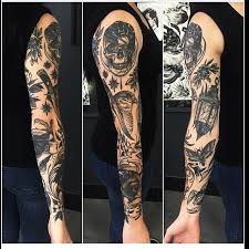 Blackworkers On Instagram Tattoos By Pari Corbitt Blackworkers Tattoo Bw Blackwork Blacktatt Traditional Style Tattoo Traditional Tattoo Sleeve Tattoos