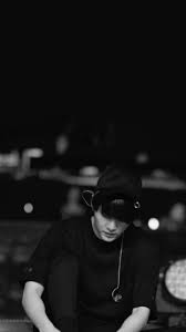 Tumblr is a place to express yourself, discover yourself, and bond over the stuff you love. Suga Black And White Bts Yoongi Selebritas Gambar Pacar Foto Kekasih