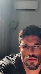 Matthew Claus's Instagram, Twitter & Facebook