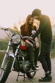 Motorcycle Engagement Outfit Fotografi Gambar