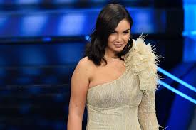 Maybe you would like to learn more about one of these? Il Vestito Da Sposa Anzi I 3 Abiti Super Di Elettra Lamborghini