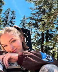 Ari Brooks (@this_is_ariii) • Instagram photos and videos