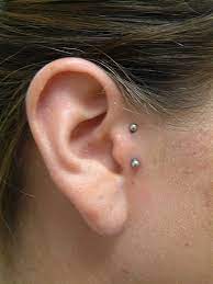 Don T Get This Piercing It S Adorable But It Is Almost Always Painful And I Had It For Almost Two Years Cool Piercings Tragus Piercings Piercings