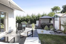 Villa A Etage Style Bord De Mer Avec Loggia Et Voutes Large Sejour Decoration Exterieur Maison Idees De Patio