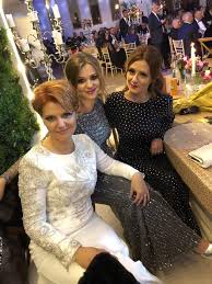 Olguța vasilescu, în război cu turcan: Lia Olguta Vasilescu Si Claudiu Manda Au Facut Nunta In Comuna Isalnita Din Dolj Liviu Dragnea A Venit La Petrecere Si A Dansat Cu Iubita Sa Irina In Ciuda Celor Doua Hernii