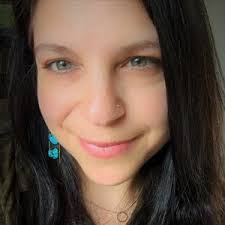 Taryn Holm's Instagram, Twitter & Facebook